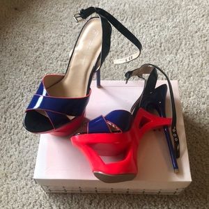 Jovelyn Paten leather Pumps